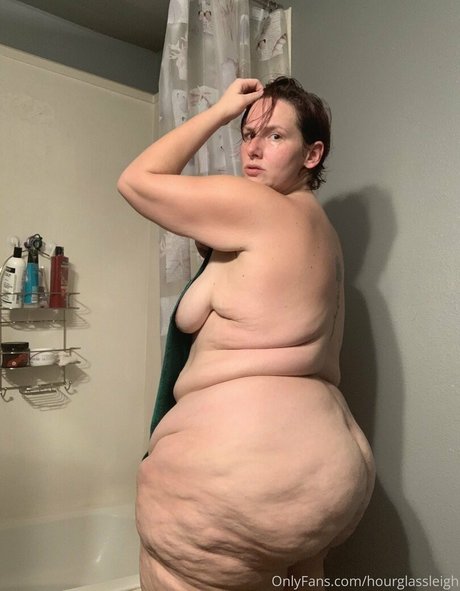 Nacktes geleaktes OnlyFans-Foto von Hourglassleigh