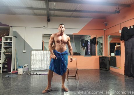 Nacktes geleaktes OnlyFans-Foto von Eliseoantoniofree