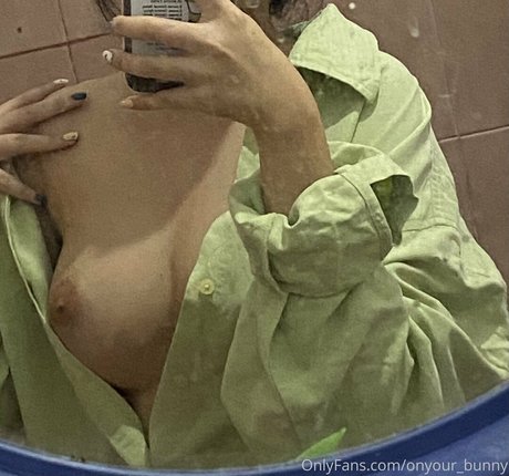 Nacktes geleaktes OnlyFans-Foto von Onyourbunny