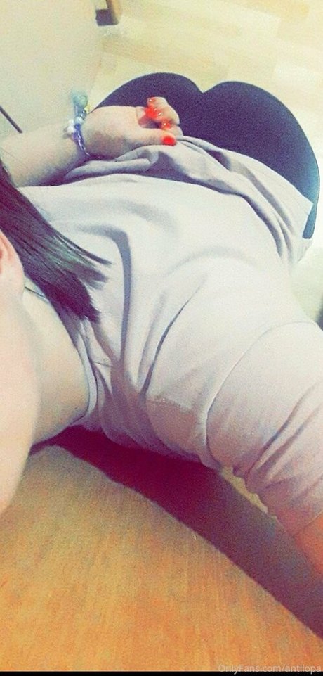 Nacktes geleaktes OnlyFans-Foto von Antilopa