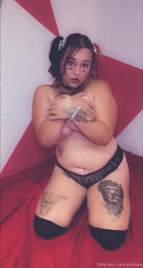 Nacktes geleaktes OnlyFans-Foto von Antilopa