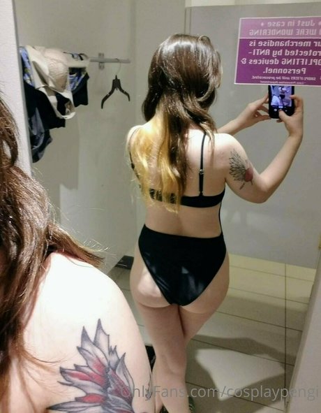 Nacktes geleaktes OnlyFans-Foto von Cosplaypengi