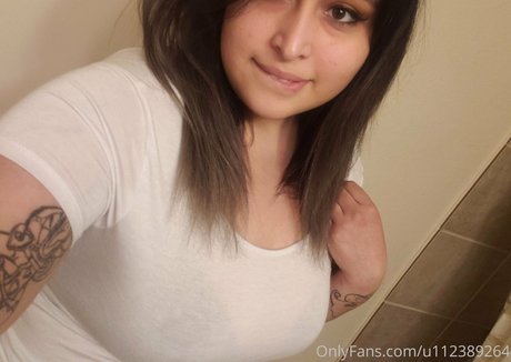 Nacktes geleaktes OnlyFans-Foto von Nena224
