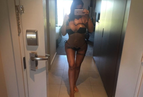 Nacktes geleaktes OnlyFans-Foto von Kahina