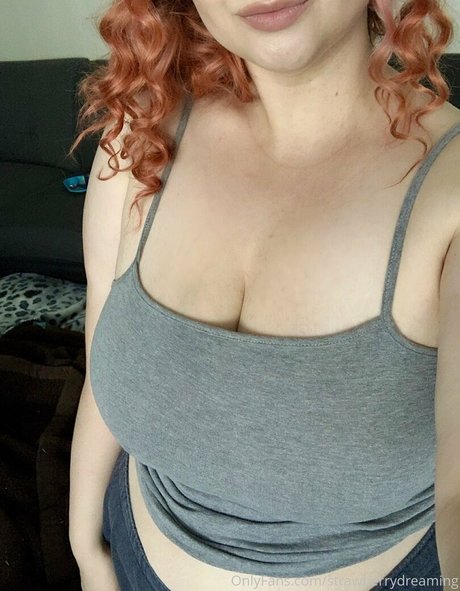 Nacktes geleaktes OnlyFans-Foto von Strawberrydreaming