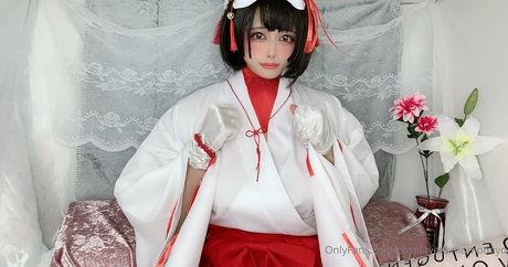 Cosplayers.momodayo