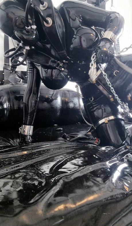 Nacktes geleaktes OnlyFans-Foto von Rubberdollemma