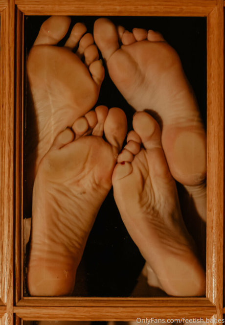 Nacktes geleaktes OnlyFans-Foto von Feetishbabes