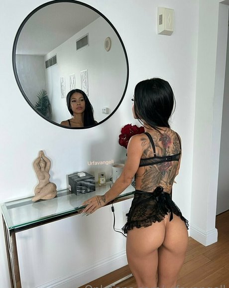 Nacktes geleaktes OnlyFans-Foto von Angel