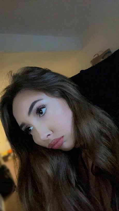 Nacktes geleaktes OnlyFans-Foto von Coral Larsen