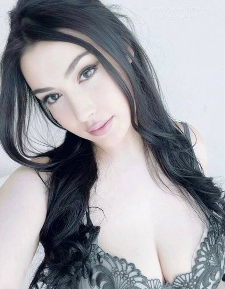 Nacktes geleaktes OnlyFans-Foto von Angelinahope
