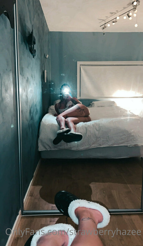 Nacktes geleaktes OnlyFans-Foto von Strawberry