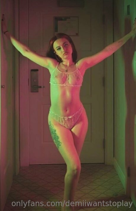 Nacktes geleaktes OnlyFans-Foto von Demii Starr