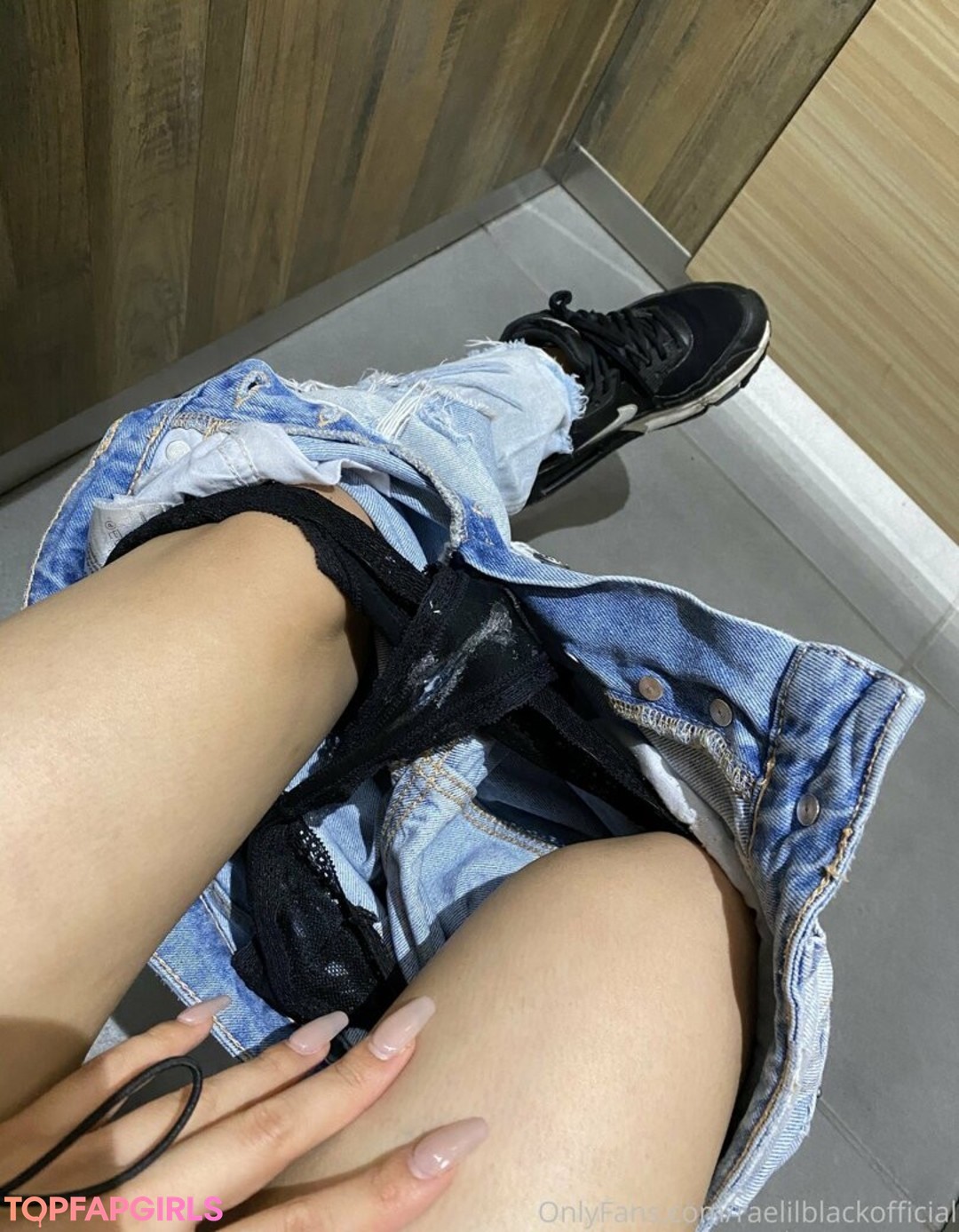 Nacktes geleaktes OnlyFans-Foto von Raelilblack #1732