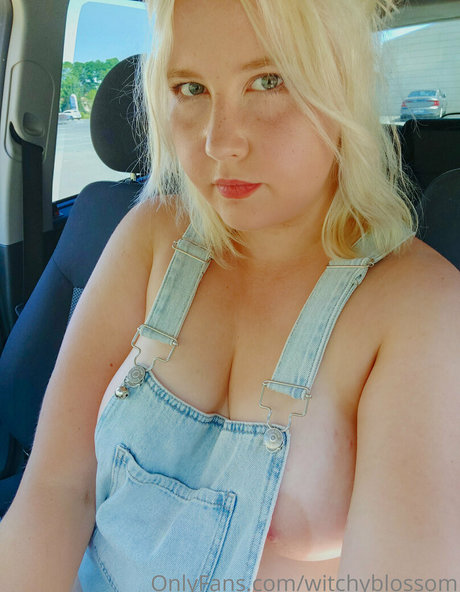 Nacktes geleaktes OnlyFans-Foto von Witchyblossom