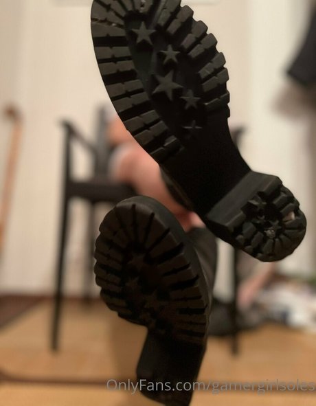 Nacktes geleaktes OnlyFans-Foto von Gamergirlsoles