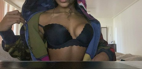 Nacktes geleaktes OnlyFans-Foto von Angelbabyrae
