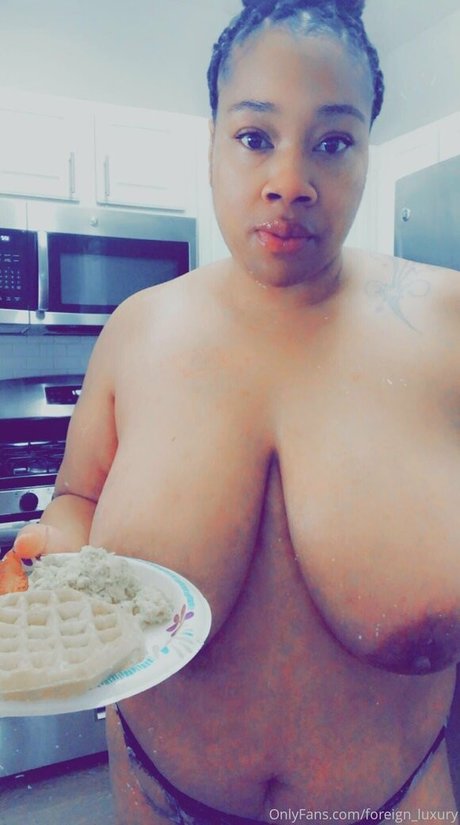 Nacktes geleaktes OnlyFans-Foto von Foreignluxury