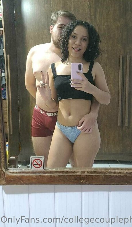 Nacktes geleaktes OnlyFans-Foto von Collegecoupleph