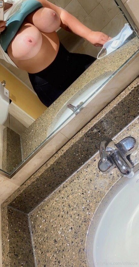 Nacktes geleaktes OnlyFans-Foto von Ofnicole