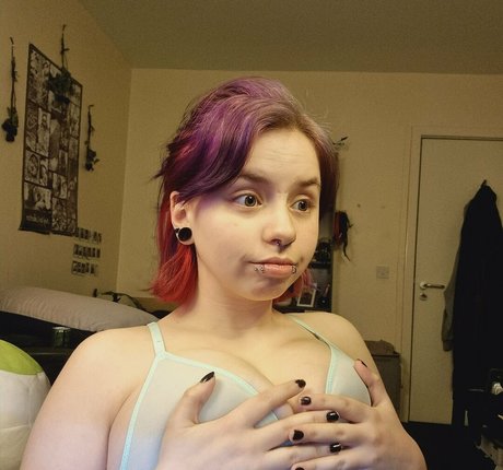 Nacktes geleaktes OnlyFans-Foto von Naughtynuka