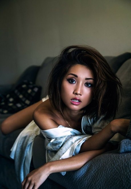 Nacktes geleaktes OnlyFans-Foto von Brenda Song