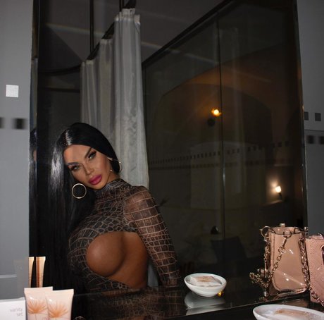 Nacktes geleaktes OnlyFans-Foto von Adriane Linn