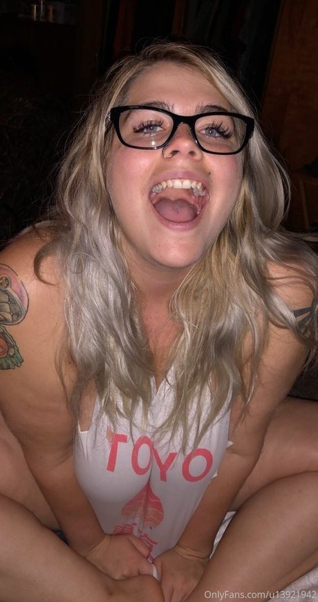 Nacktes geleaktes OnlyFans-Foto von Comewatchkitty