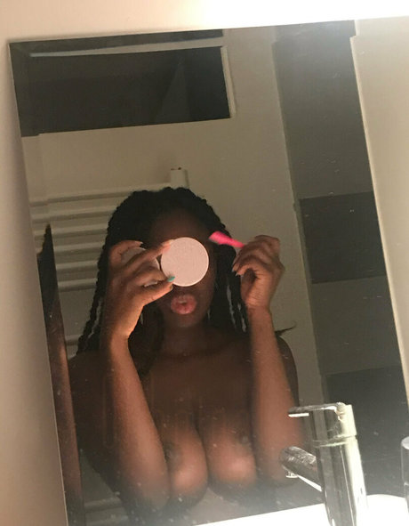 Nacktes geleaktes OnlyFans-Foto von Ninanatashalee