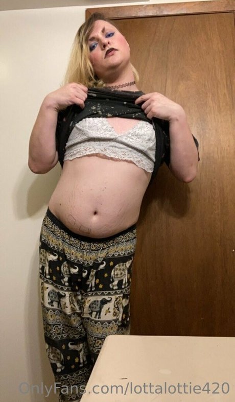 Nacktes geleaktes OnlyFans-Foto von Lottalottie420