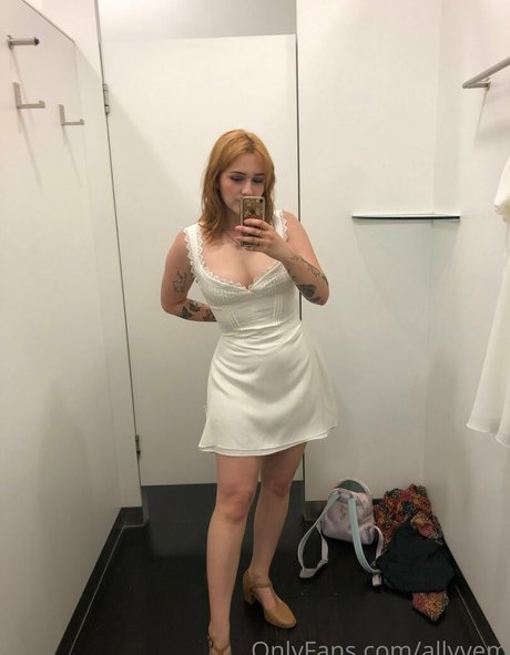 Nacktes geleaktes OnlyFans-Foto von Allyvem