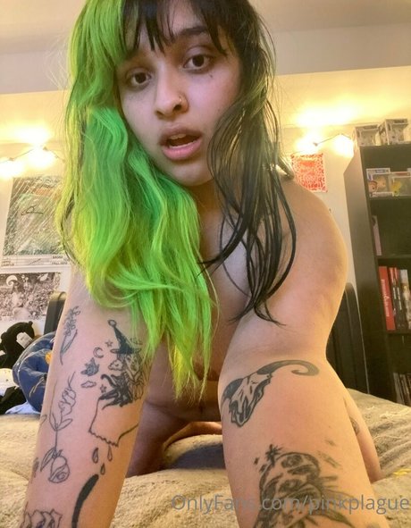 Nacktes geleaktes OnlyFans-Foto von Pinkplague