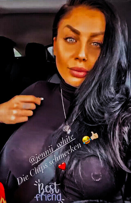 Nacktes geleaktes OnlyFans-Foto von Nikkibelfort