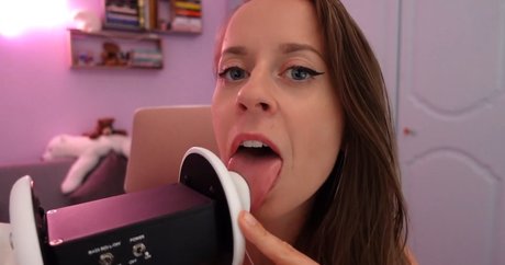 Nacktes geleaktes OnlyFans-Foto von Tea Time Tingles Asmr