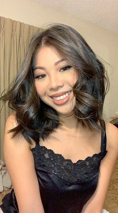 Nacktes geleaktes OnlyFans-Foto von Asian Beauties