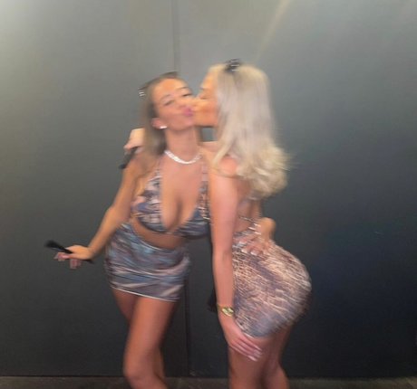 Nacktes geleaktes OnlyFans-Foto von Camille Kathleen Bennetton