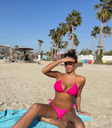 Nacktes geleaktes OnlyFans-Foto von Camille Kathleen Bennetton
