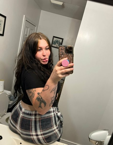 Nacktes geleaktes OnlyFans-Foto von Radtae