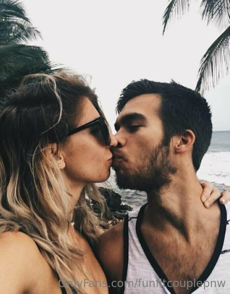Nacktes geleaktes OnlyFans-Foto von Funfitcouplepnw