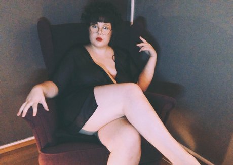 Nacktes geleaktes OnlyFans-Foto von Adinaanger