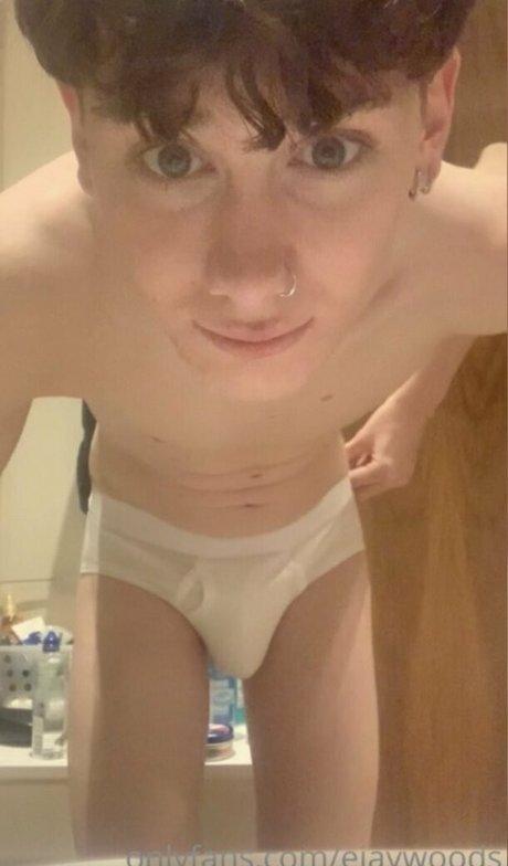 Nacktes geleaktes OnlyFans-Foto von Ejaywoodsfree