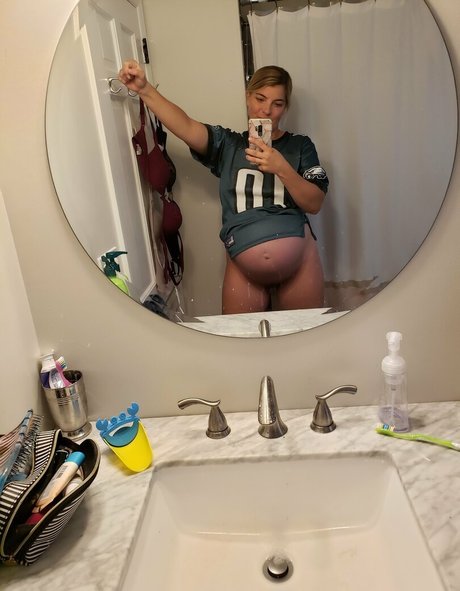 Nacktes geleaktes OnlyFans-Foto von Pregnantprincess