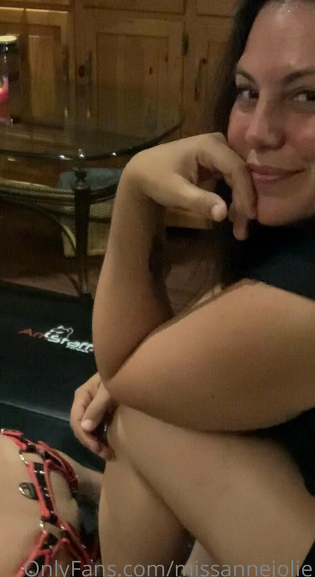 Nacktes geleaktes OnlyFans-Foto von Missannejolie