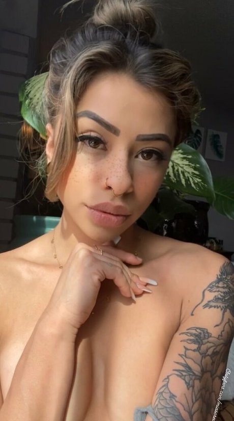 Nacktes geleaktes OnlyFans-Foto von Miascreams