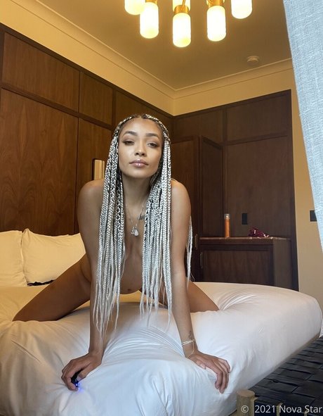 Nacktes geleaktes OnlyFans-Foto von Nova Star