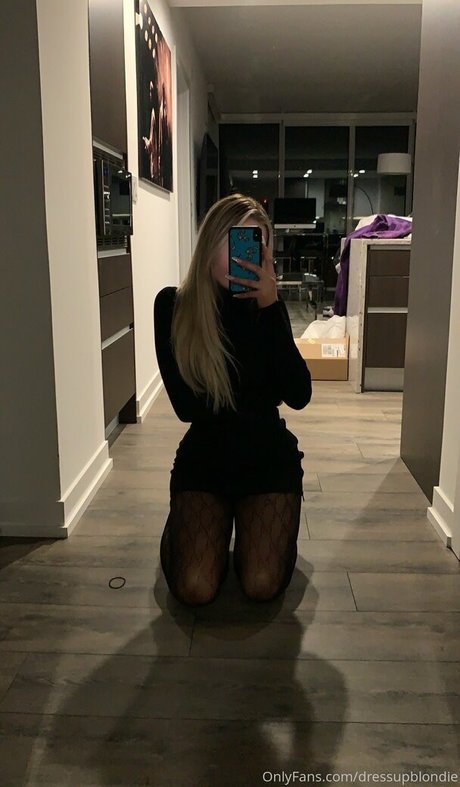 Nacktes geleaktes OnlyFans-Foto von Dressupblondie