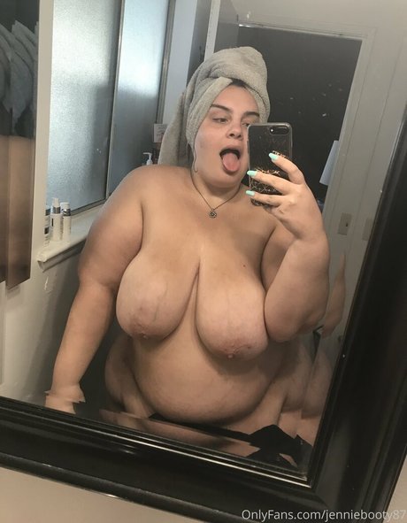 Nacktes geleaktes OnlyFans-Foto von Jenniebooty87