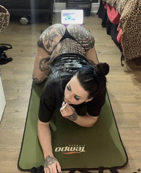 Nacktes geleaktes OnlyFans-Foto von Trashkitt3n