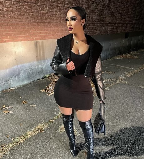 Nacktes geleaktes OnlyFans-Foto von Omaima Benamre