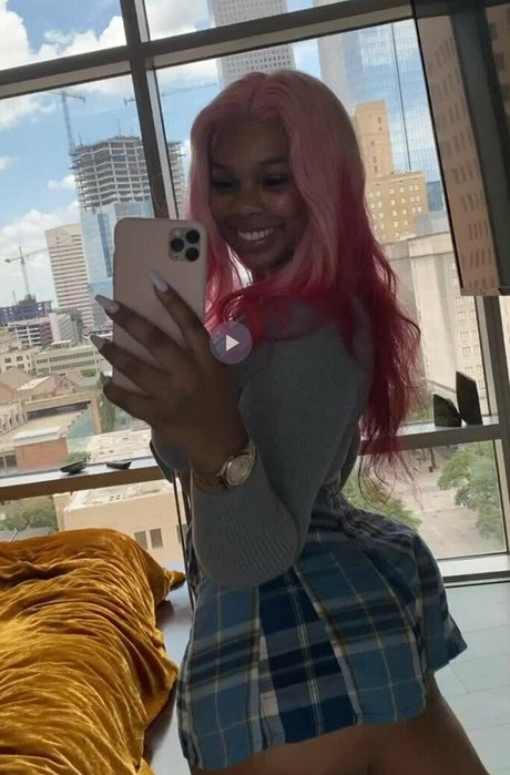 Nacktes geleaktes OnlyFans-Foto von Ravieloso